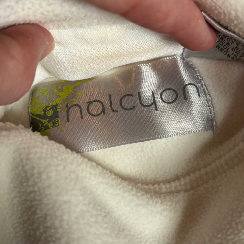 Halcyon - Reversible White Sleeveless Faux Fur Vest with High Collar - Picture 4 of 8